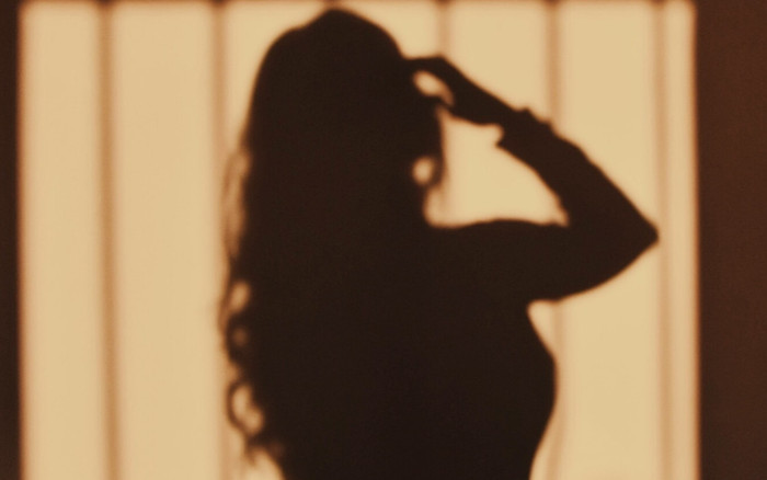 Nữ ca sĩ đình đám bất ngờ đệ đơn ly hôn chồng bí mật, dân mạng: 'Tưởng chị độc thân đó giờ' Ảnh 2