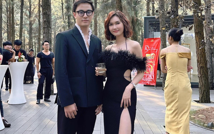 Hậu chia tay Đình Tú, Hương Giang xinh đẹp 'hút hồn', sánh đôi cùng 'chồng cũ' đi dự sự kiện Ảnh 2