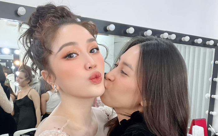 Cặp 'chị chị em em' mới chớm của showbiz Việt Ảnh 2