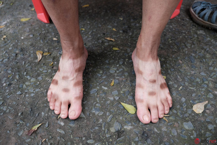 Đôi chân đạp xe vượt qua 49 ngày mưa, nắng, gió, bão.