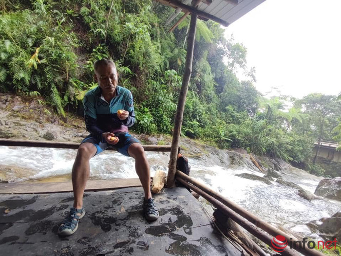 GS Trương Nguyện Thành tại Rừng quốc gia Sao La.