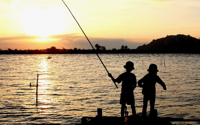 Con gái cùng bố lao vào tấn công ông cụ 60 tuổi vì mâu thuẫn trong lúc câu cá, cả 3 nhập viện Ảnh 2