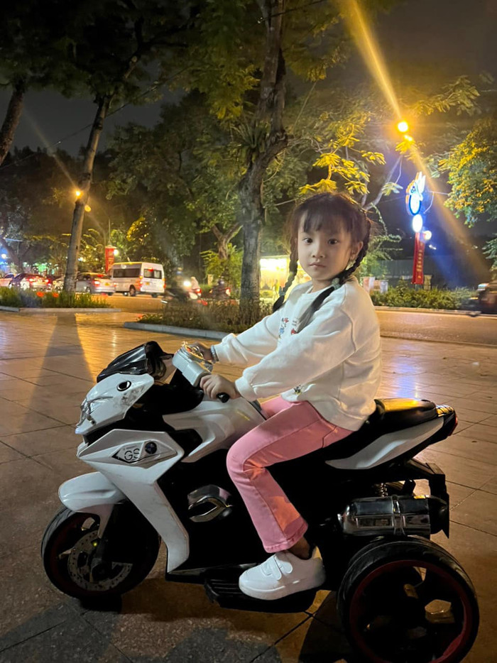 Điều người đẹp quan tâm nhất ngoài công việc chính là sự trưởng thành, khốn lớn từng ngày của hai con