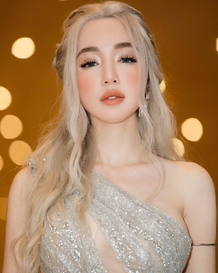 Elly Trần có khoảng thời gian liên tục mất ngủ và lo sợ bản thân trầm cảm.