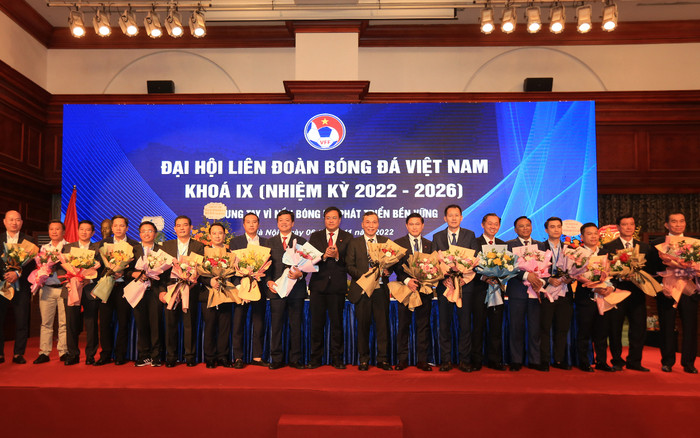 Trách nhiệm của VFF khóa 9: Đừng để cầu thủ bị nợ tiền và khán giả cạn niềm tin vào trọng tài Ảnh 2