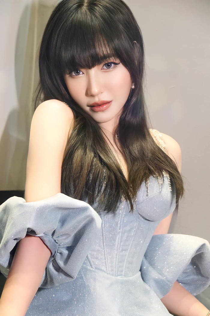 Trong vòng hơn 10 năm qua người đẹp đã chấp nhận tạm gác sự nghiệp nghệ thuật để tập trung vào việc chăm sóc tổ ấm nhỏ và các con