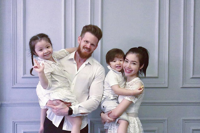 Hình ảnh hiếm hoi của gia đình Elly Trần