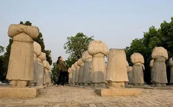 61 tượng đá không đầu kỳ bí ở lăng mộ của Võ Tắc Thiên, hàng nghìn năm chưa 1 lời giải thỏa đáng Ảnh 2