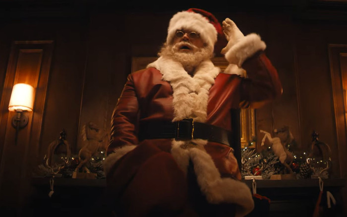 Tài tử David Habour tái xuất, hóa thành ông già Noel với những màn 'phát quà' rùng rợn Ảnh 2