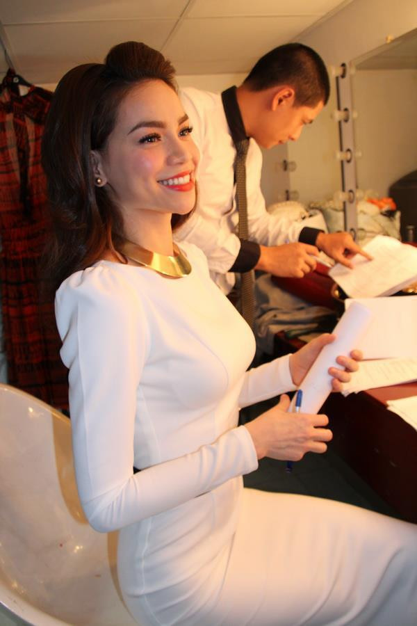 Hà Hồ là bông hồng lai với nhan sắc nổi trội được nhiều người yêu thích. 