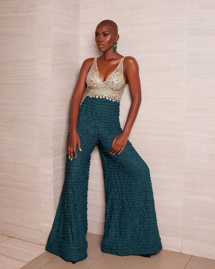 Cô sở hữu chiều cao ấn tượng và body săn chắc cùng làn da màu quyến rũ.