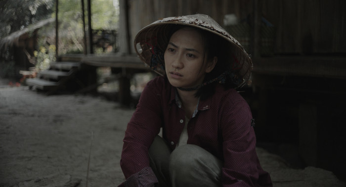 Phương Anh Đào bôi đen răng, Quang Tuấn học làm nghề than trong phim Tro Tàn Rực Rỡ Ảnh 4