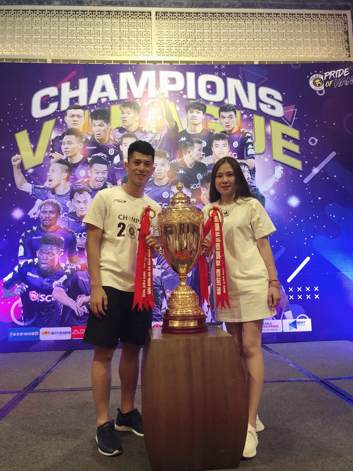 Trong mọi sự kiện quan trọng của bạn trai Huyền Trang đều có mặt để cổ vũ đối phương