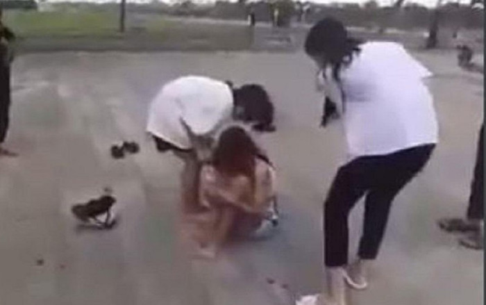 Vụ nữ sinh bị nhóm bạn đánh hội đồng, lột áo quần: Phòng GD&ĐT thị xã Quảng Trị nói gì? Ảnh 2