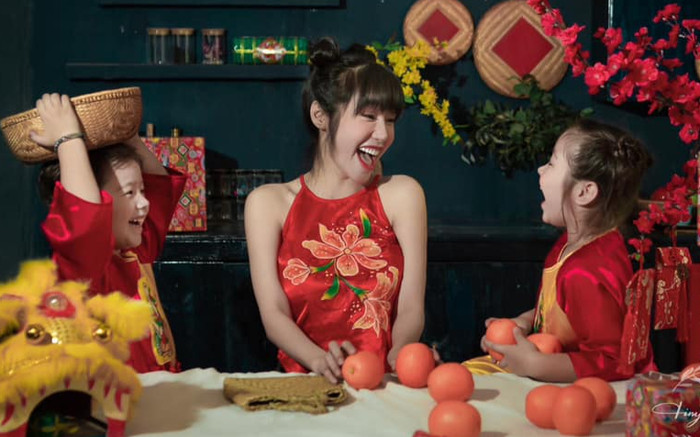 Con gái Elly Trần có phản ứng cực gắt giữa ồn ào của mẹ Ảnh 2
