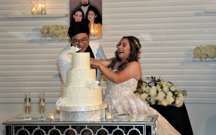 Con gái Phi Nhung khoe loạt khoảnh khắc ngày trọng đại, bà xã cố nghệ sĩ Chí Tài chụp được hoa cưới Ảnh 2