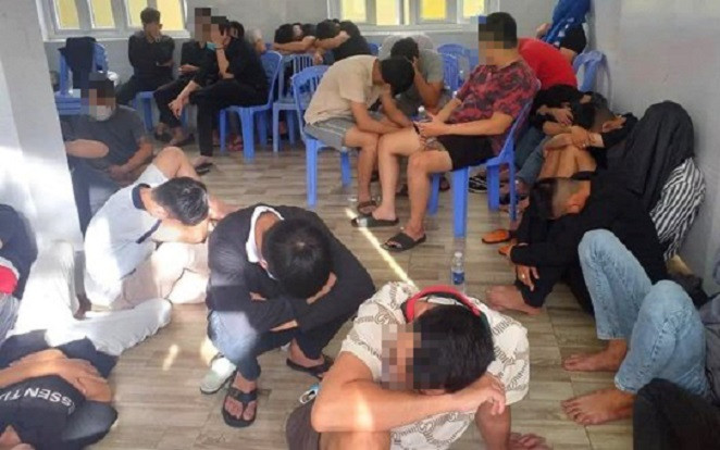 Bắt quả tang 71 'nam thanh nữ tú' đang phê pha tại quán karaoke ven biển Ảnh 2