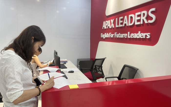 Phụ huynh kéo đến trung tâm tiếng Anh đòi lại hơn 1,5 tỷ đồng học phí Ảnh 2