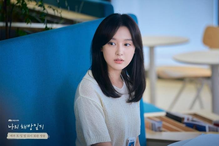 Park Eun Bin, Kim Ji Won đồng loạt lọt top sao Hàn xuất sắc nhất 2022 Ảnh 4