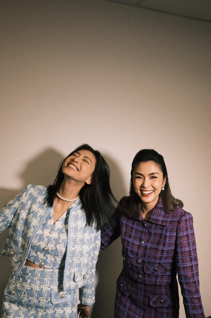 Cả hai vô cùng thân thiết, tạo 7749 kiểu dáng trước ống kính, xõa tới bến.