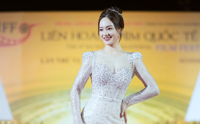 Vóc dáng quyến rũ của 'mẹ một con' Lan Phương khiến dân tình trầm trồ Ảnh 2