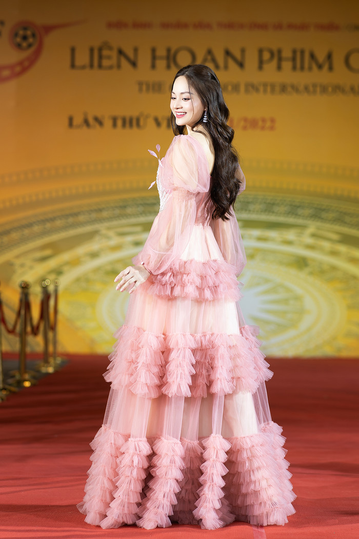 Vóc dáng quyến rũ của 'mẹ một con' Lan Phương khiến dân tình trầm trồ Ảnh 6