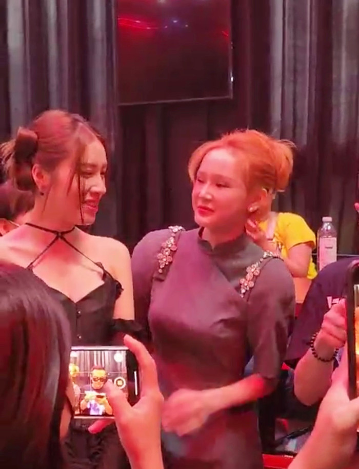 Xuất hiện trong sự kiện, công chúng không khỏi ngỡ ngàng với gương sưng húp, thiếu sức sống.