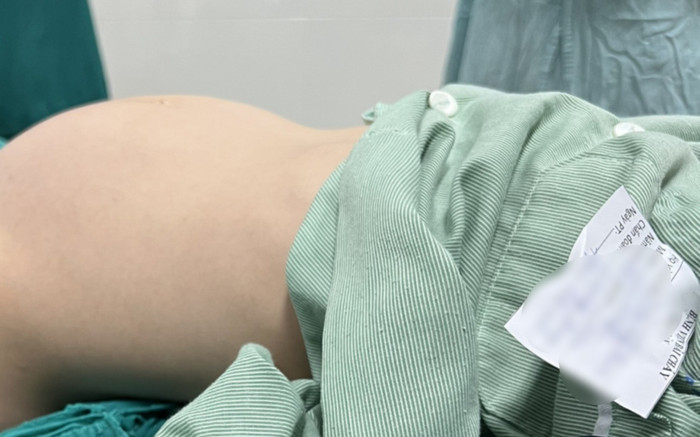 Bé gái 12 tuổi nhập viện khẩn vì bụng to bất thường Ảnh 2