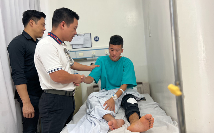 Câu chuyện đẹp về sự tự tế trong bức tranh buồn của bóng đá Việt Nam Ảnh 2