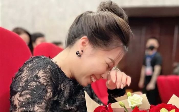 Bà xã Hồng Đăng gây chú ý với dòng trạng thái 'đừng thêu dệt thêm nữa' Ảnh 2