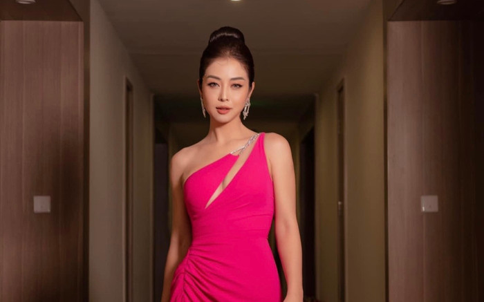 Jennifer Phạm khoe vai trần, 'hack tuổi' cực đỉnh như gái đôi mươi Ảnh 2