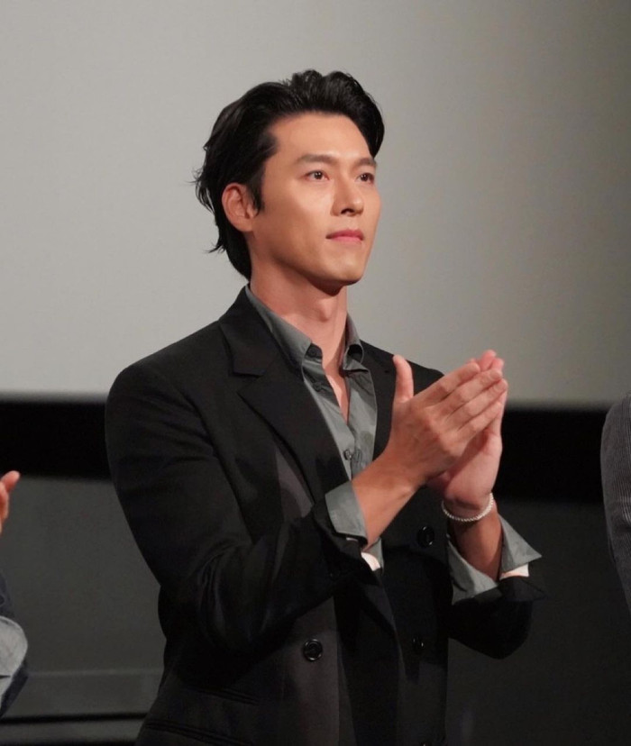 Về lịch trình đi quay phim vào năm sau, cư dân mạng hy vọng Hyun Bin có thể sắp xếp công việc phù hợp để bên cạnh vợ con