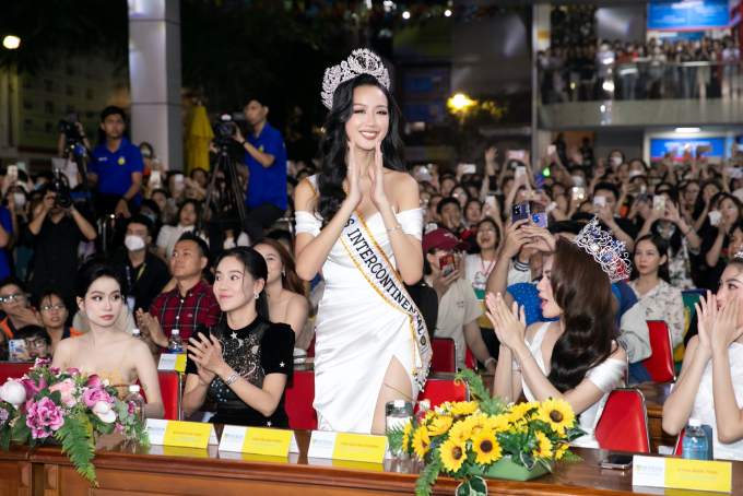 Góc thắc mắc: Bảo Ngọc đăng quang Miss Intercontinental 2022 nhưng tại sao chỉ 'chạy show' trong nước? Ảnh 6