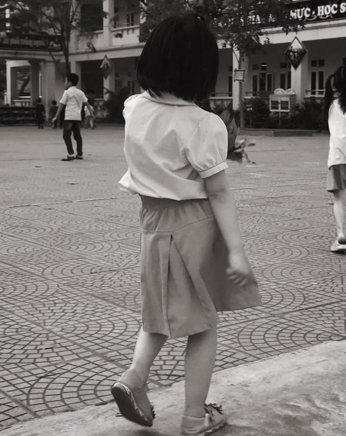 Đây chính là cô bé Hà Huyên lém lỉnh và đáng yêu đang chiếm spotlight trên MXH hôm nay