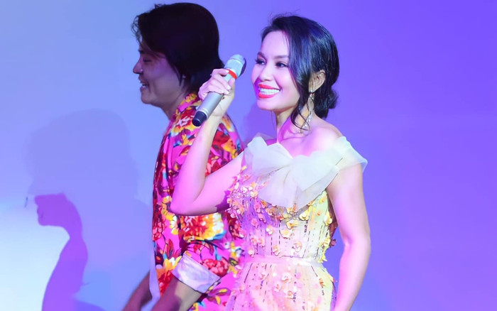 Hát nhạc trẻ trong đêm nhạc, Cẩm Ly bất ngờ 'điểm mặt' khán giả khi bị 'cướp mic' trên sân khấu Ảnh 2