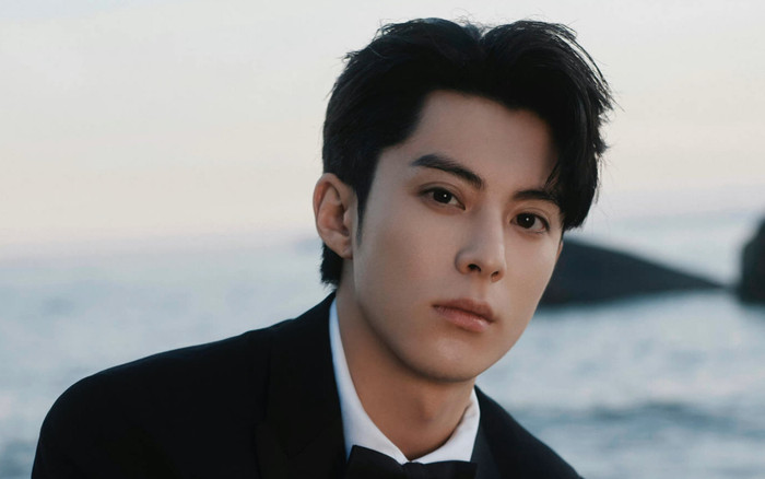 Vương Hạc Đệ và khoảnh khắc 'đội quần': Mải tạo dáng tới nỗi lạc sang cả nơi chụp ảnh cưới Ảnh 2