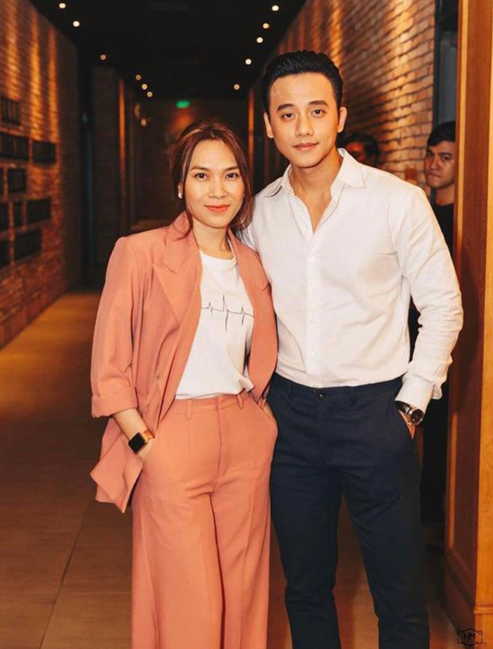 Mỹ Tâm và Mai Tài Phến dù chưa một lần công khai tình cảm trước công chúng, nhưng hàng loạt bằng chứng, những cử chỉ và hành động thân thiết ở ngoài đời đã ngầm khẳng định mối quan hệ tình cảm của cả hai. 