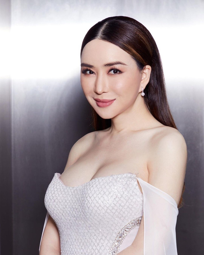 Vừa nghe tin Top 3 Miss Universe 2022 ở lại Thái làm việc, netizen hoài nghi: 'Có phải bán khô gà không?' Ảnh 1