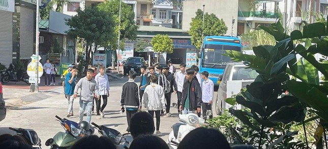 Nhóm học sinh cấp 3 hỗn chiến ở Quảng Ninh.