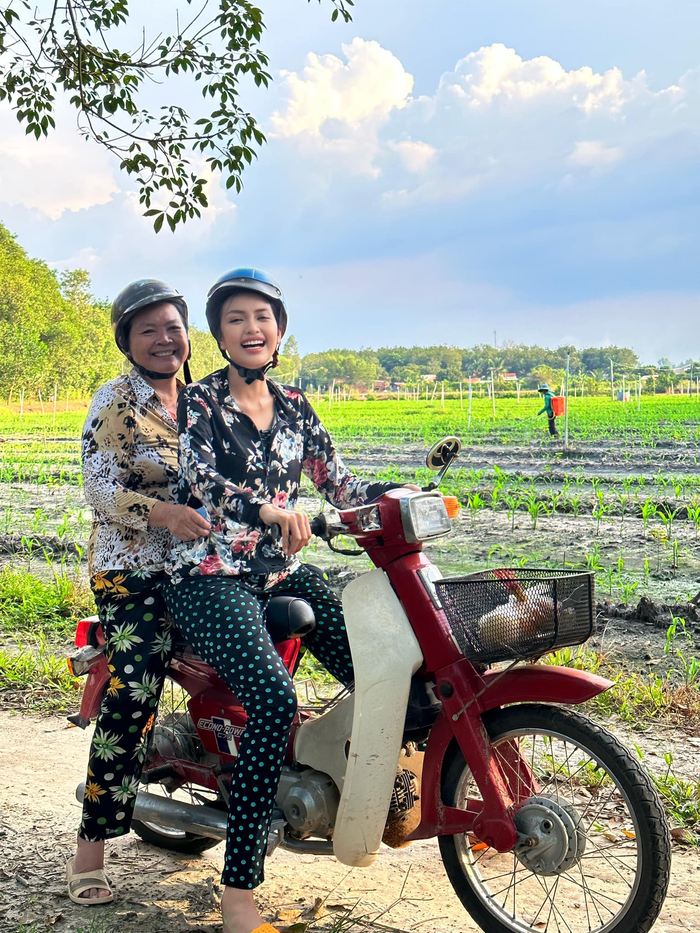 Nàng hậu sở hữu nhiều đường nét xinh đẹp giống mẹ.&nbsp;