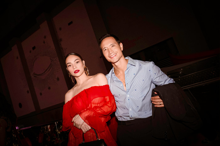 Sau 'comeback' ca hát, Kim Lý tình tứ 'hộ tống' Hà Hồ sang Úc Ảnh 3