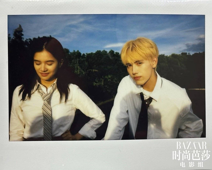 'Công chúa' Trương Tịnh Nghi gây sốt với đồng phục học sinh, Triệu Lộ Tư nằm không cũng dính đạn Ảnh 1