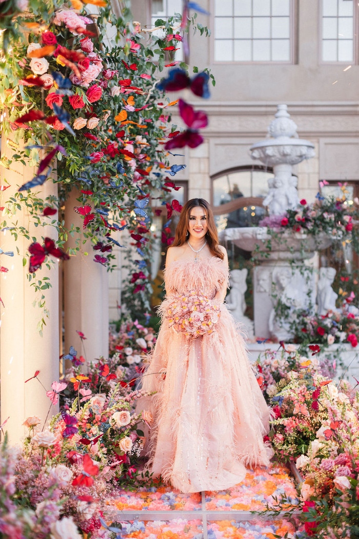 Căn biệt thự Mimi Morris và chồng đang ở có trị giá khoảng 8,8 triệu USD. Trong ngôi nhà như lâu đài này, cô thường tổ chức các buổi tiệc xa hoa với kiểu bày trí với hoa tươi theo phong cách cổ điển, sang trọng. Nguồn ảnh: janawilliams