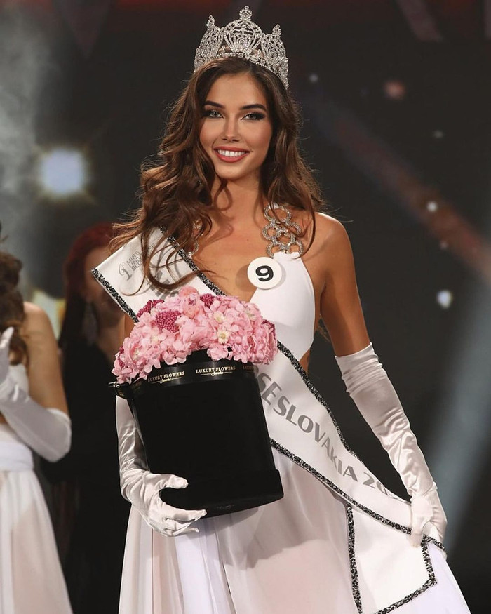 Được biết, cô chỉ tham gia Miss Earth để lấy kinh nghiệm chinh chiến tại đấu trường Miss Universe.