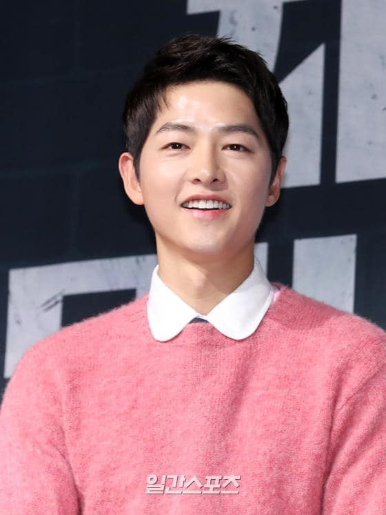 Hậu ly hôn Song Hye Kyo, Song Joong Ki công khai thể hiện tình cảm với 'người mới' Ảnh 1