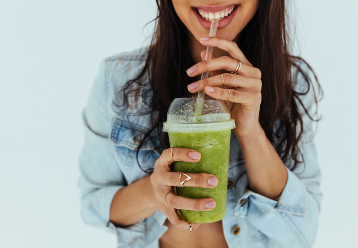 Không chỉ giúp đẹp da, nước ép cần tây còn giúp bạn tang cường hệ miễn dịch, phòng chống ung thư hiệu quả.