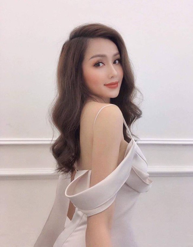 Cuộc sống của những hotgirl đời đầu: Elly Trần lận đận tình duyên, Tâm Tít hạnh phúc viên mãn Ảnh 4