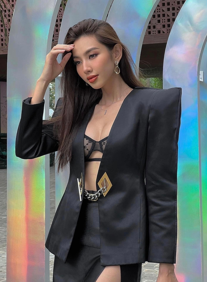 Thùy Tiên ngỡ ngàng, ngơ ngác khi fan girl bất ngờ gọi là chồng Ảnh 3