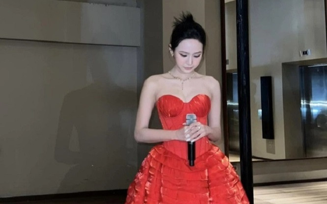 Bị phản ứng dữ dội vì mời Hiền Hồ về biểu diễn đêm nhạc chào tân sinh viên, trường ĐH vội 'sửa sai' Ảnh 2