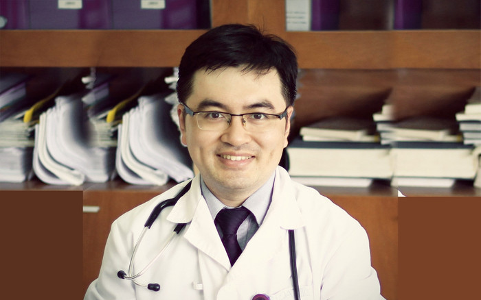 Người thầy sáng vào viện cấp cứu bệnh nhân, chiều đến giảng đường Ảnh 2